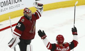 Coyotes beat Preds behind Kuemper, score another shorthanded goal
