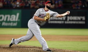 Arizona Diamondbacks acquire pitcher Robby Scott from Cincinnati Reds