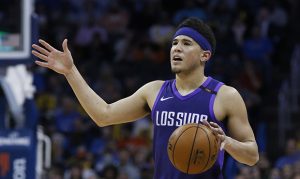 'Headband Book' makes rare appearance for Suns in Booker's return