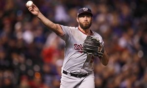 D-backs sign Holland to 1-year deal, designate Barrett for assignment