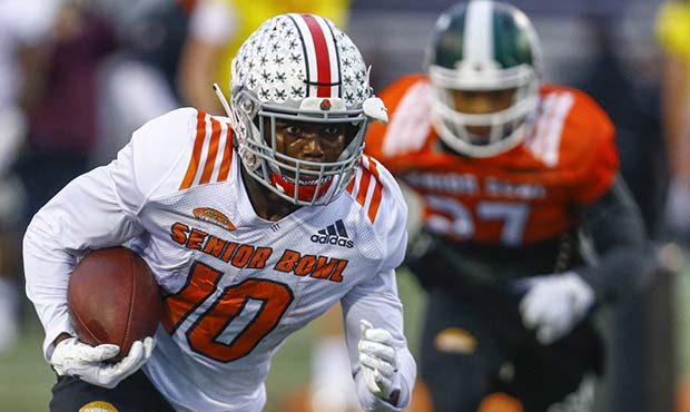North wide receiver Terry McLaurin of Ohio State (10) carries the ball after a reception during pra...