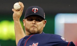 D-backs sign pitchers Nolasco, Rzepczynski to minor league deals