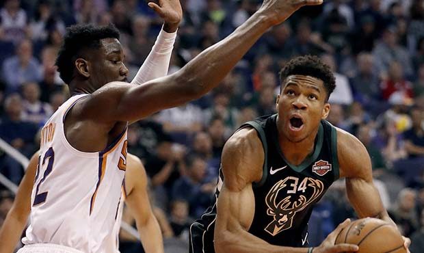 Milwaukee Bucks forward Giannis Antetokounmpo (34) tries to shoot against Phoenix Suns center Deand...