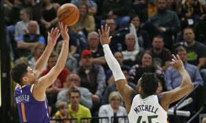 Devin Booker unbothered by criticism; Suns not shutting Warren down yet