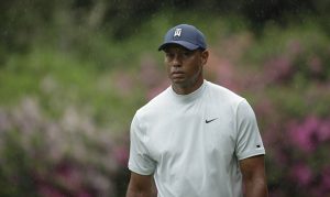 Security guard almost takes out Tiger Woods during Masters