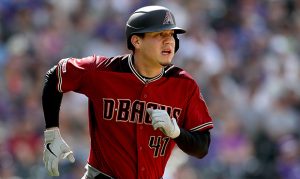 D-backs infielder Wilmer Flores has right foot fracture