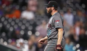 Holland suffers 1st blown save, D-backs set K record in win vs. Rays