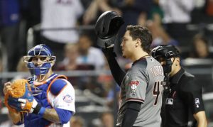 D-backs' Wilmer Flores receives standing ovation in return to Mets