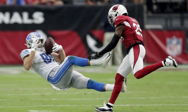 Detroit Lions tight end T.J. Hockenson (88) makes a catch as Arizona Cardinals defensive back Chris...
