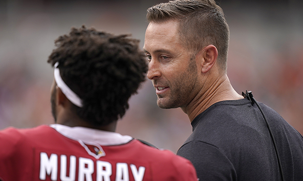 Head coach Kliff Kingsbury of the Arizona Cardinals speaks with his quarterback Kyler Murray #1 dur...