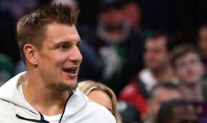Tampa Bay acquires Rob Gronkowski from Pats, pairs TE with Tom Brady