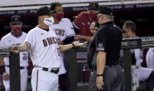 Rundown throw hits Calhoun's head, Lovullo ejected after arguing odd play