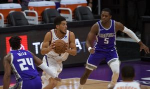 Suns find offensive breakthrough of sorts, roll in 2nd half to beat Kings
