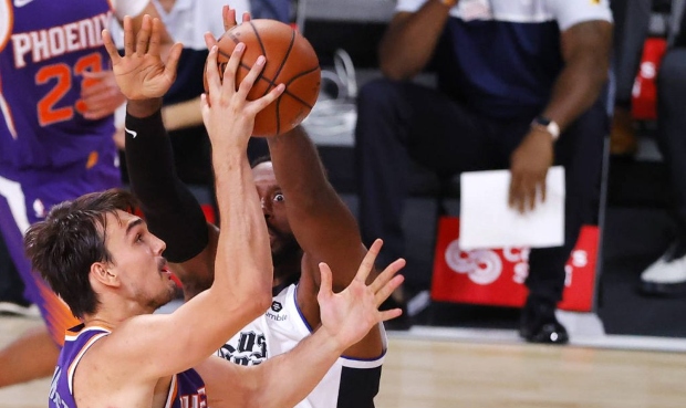Phoenix Suns' Dario Saric, left, takes a shot against Los Angeles Clippers' Patrick Patterson durin...