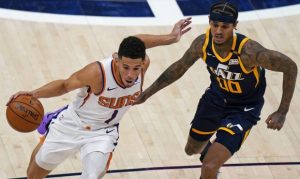 Suns win through defense again, Booker closes up shop vs. Jazz