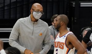 Suns guard Chris Paul goes off in 1st half against Dallas Mavericks