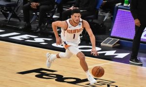 Suns' Devin Booker hits game-winning shot in final seconds vs. Mavericks