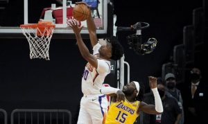 Phoenix Suns waive center Damian Jones