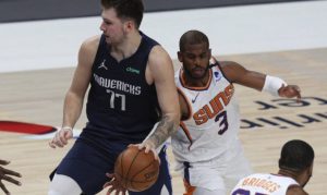 Devin Booker's shot, Chris Paul's excellence steal Suns a win in Dallas