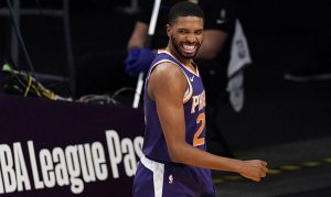 Watch: Suns SF Mikal Bridges breaks down game film with ESPN
