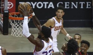 Confident Ayton, clutch Booker help Suns put away pesky Rockets