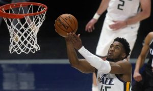 Jazz guard Donovan Mitchell sprains right ankle vs. Pacers