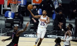 Suns coach: 'Vulnerable' conversation with Mikal Bridges launched wing