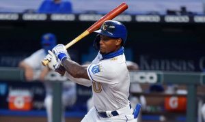 D-backs acquire Nick Heath from Royals for Herrera, DFA Beasley
