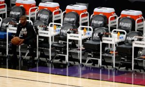 Chris Paul’s injury threatens playoff viability of Phoenix Suns