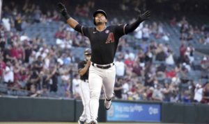 Eduardo Escobar hits 2 HRs, drives in 7 runs in D-backs' bounce-back win