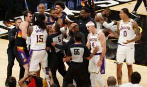 Cam Payne ejected after scuffle with Alex Caruso and Montrezl Harrell