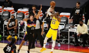 Suns unable to complete frenetic comeback, split with Lakers at home