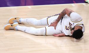Lakers' Anthony Davis doesn't return in Game 4, reportedly day-to-day