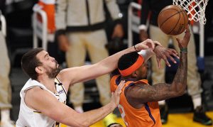 Suns recover after early deficit, shooting woes in first half of Game 4