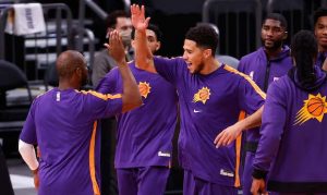Suns come out hot in the first quarter to defeat Spurs on the road
