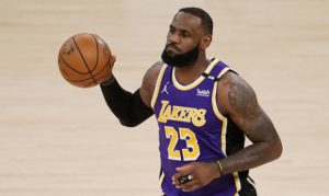 Lakers' LeBron James targets return as Suns eye playoff matchups