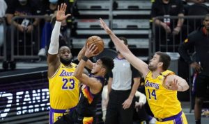 Roving LeBron, Lakers' lane-clogging put onus on Suns' shooters in Game 3