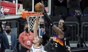 Suns fans erupt after Deandre Ayton's game-winning alley-oop in Game 2