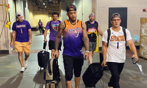 D-backs players show support for Suns on way to San Diego