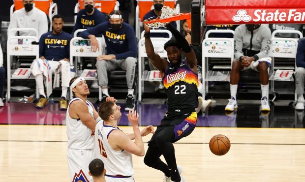 PHOENIX, ARIZONA - JUNE 09: Deandre Ayton #22 of the Phoenix Suns slam dunks the ball over Nikola J...