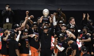 Suns earn right to play for NBA title after beating Clippers, winning West
