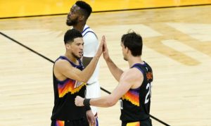 Suns again break game open on Nuggets to go ahead 2-0