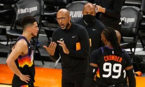 Suns' Devin Booker relates to Monty Williams' Coach of the Year snub