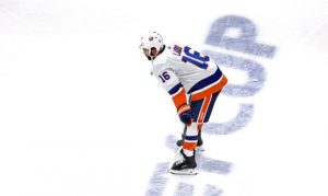 Coyotes acquire Andrew Ladd, 3 draft picks in deal with Islanders