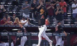Eduardo Escobar leads D-backs to first series win in 66 days