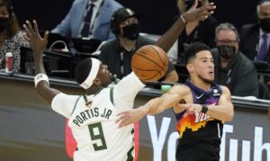 Passing display: Suns fire 10 passes before Deandre Ayton and-1