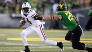 Wildcats start McCloud at QB, fall on the road to No. 3 Oregon