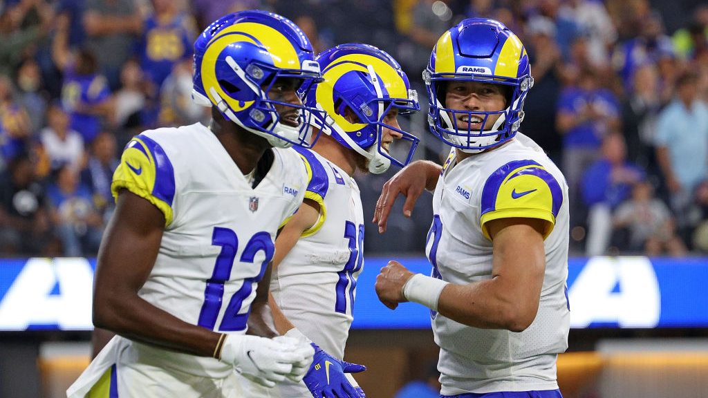INGLEWOOD, CALIFORNIA - SEPTEMBER 12: Matthew Stafford #9 of the Los Angeles Rams celebrates a touc...