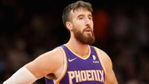 Suns' Frank Kaminsky out indefinitely with right knee injury