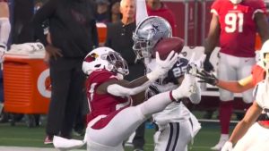 Cardinals' Jonathan Ward makes circus catch on fake punt vs. Cowboys